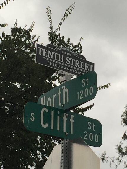 10th Street Historic District sign