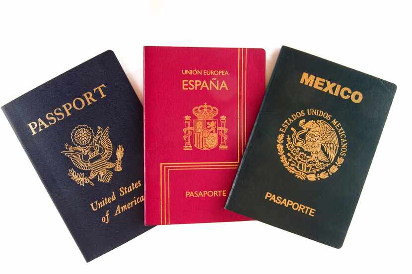 Pasaportes de Estados Unidos, España y México.