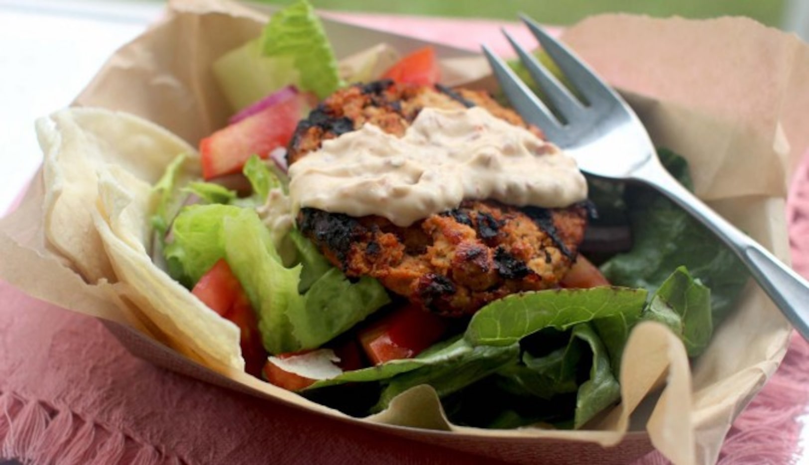 Hamburguesa de pavo en salsa de chipotle BBQ. (AP/MATTHEW MEAD)
