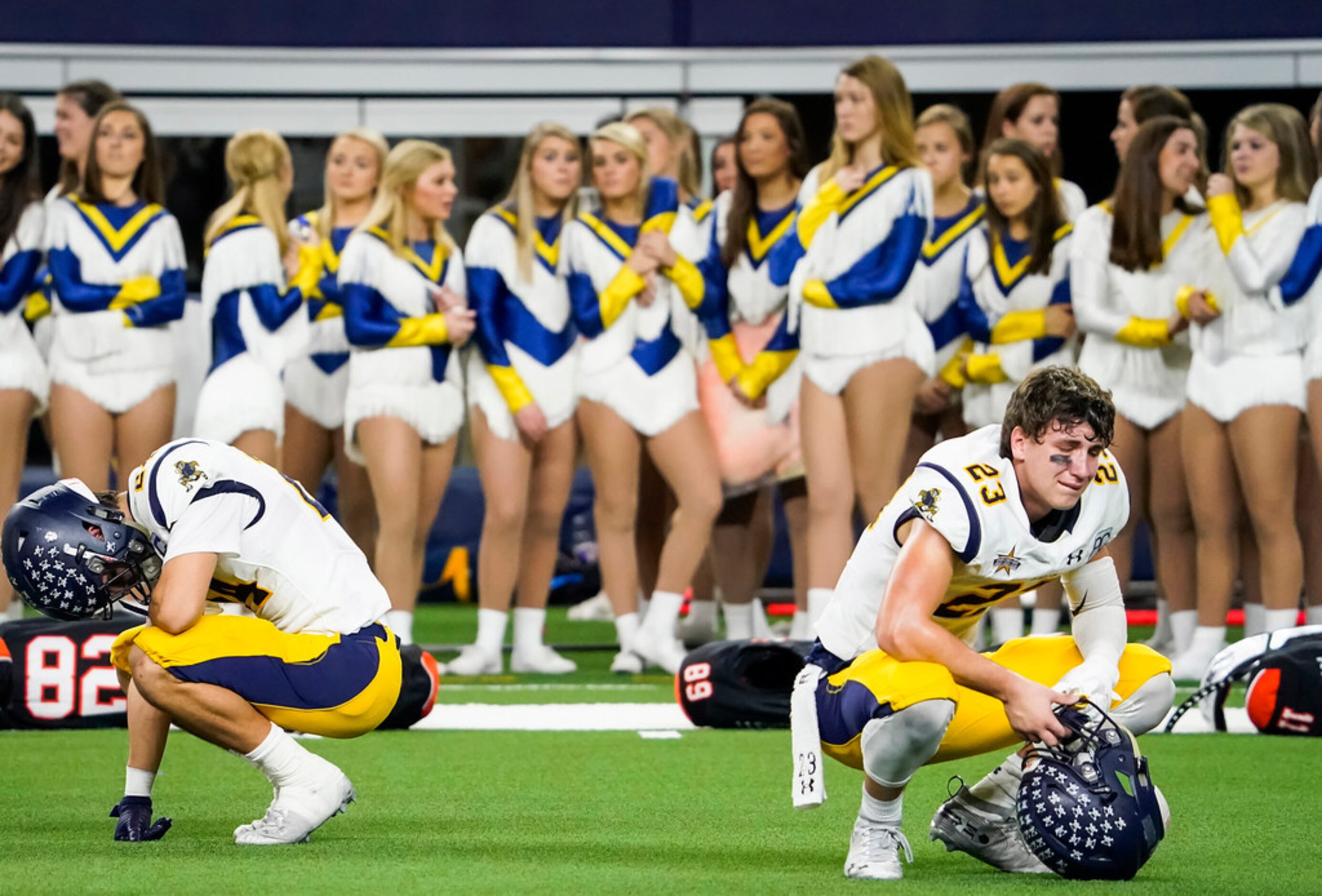 Highland Park defensive backs Andrew Bonnet (23) and John Beecherl (24) react after a 33-27...