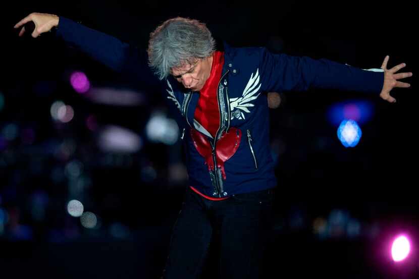 Jon Bon Jovi llega a Dallas junto a Bryan Adams en junio de 2020.