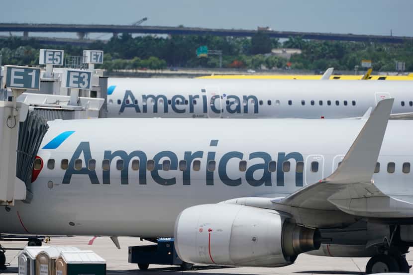 Archivo - Dos aviones Boeing 737 de American Airlines en el aeropuerto internacional Fort...