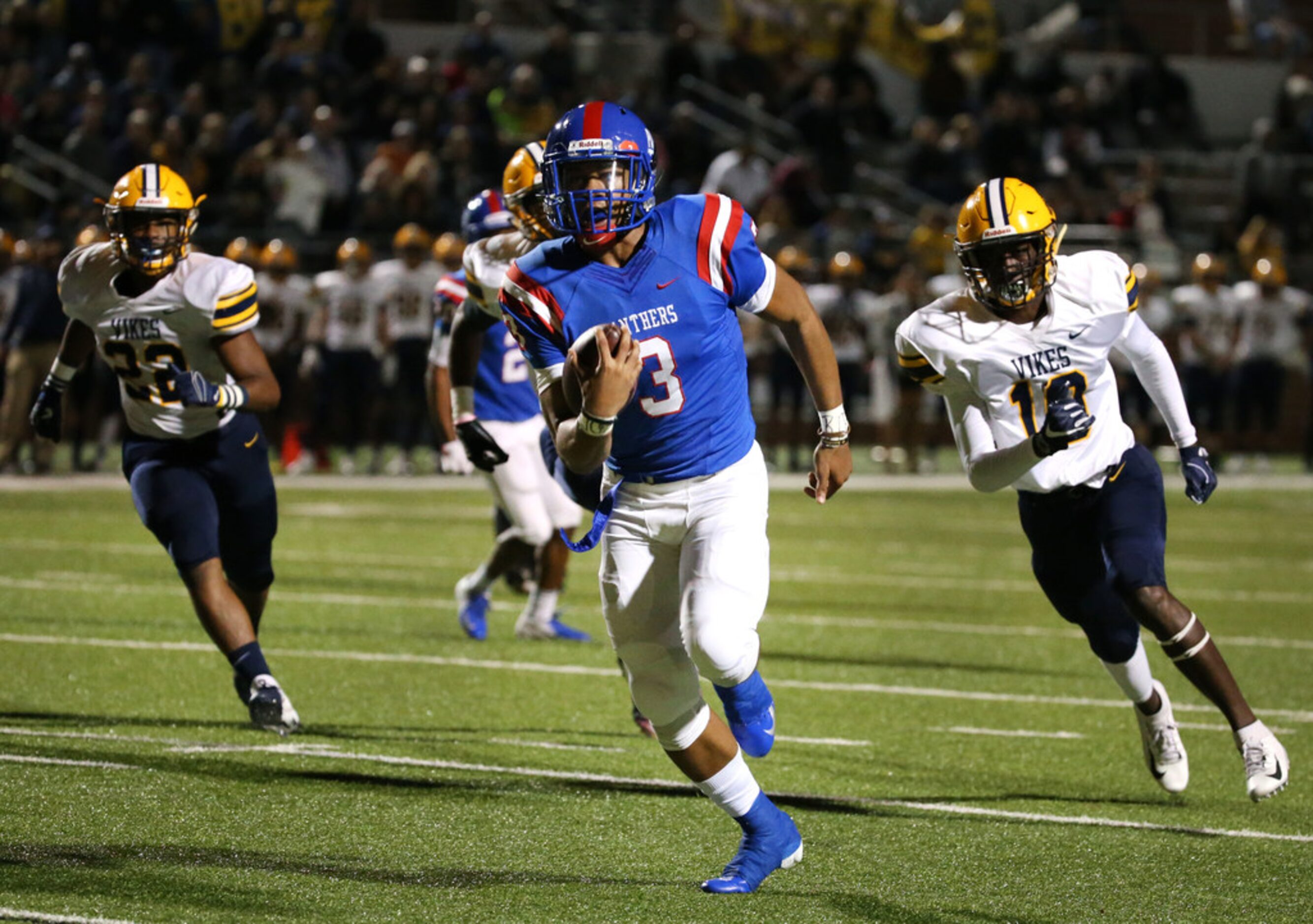 Duncanville quarterback Ja'Quinden Jackson (3) runs for a touchdown against Arlington Lamar...