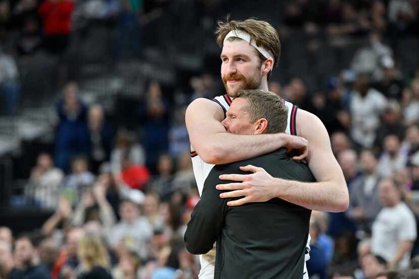 Gonzaga forward Drew Timme hugs head coach Mark Few while checking out of the game during...