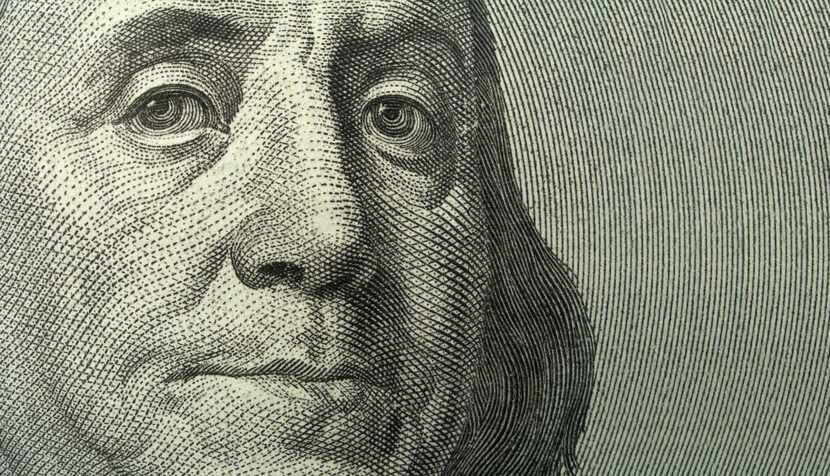 Retrato de Benjamin Franklin en los billetes de 100 dólares.