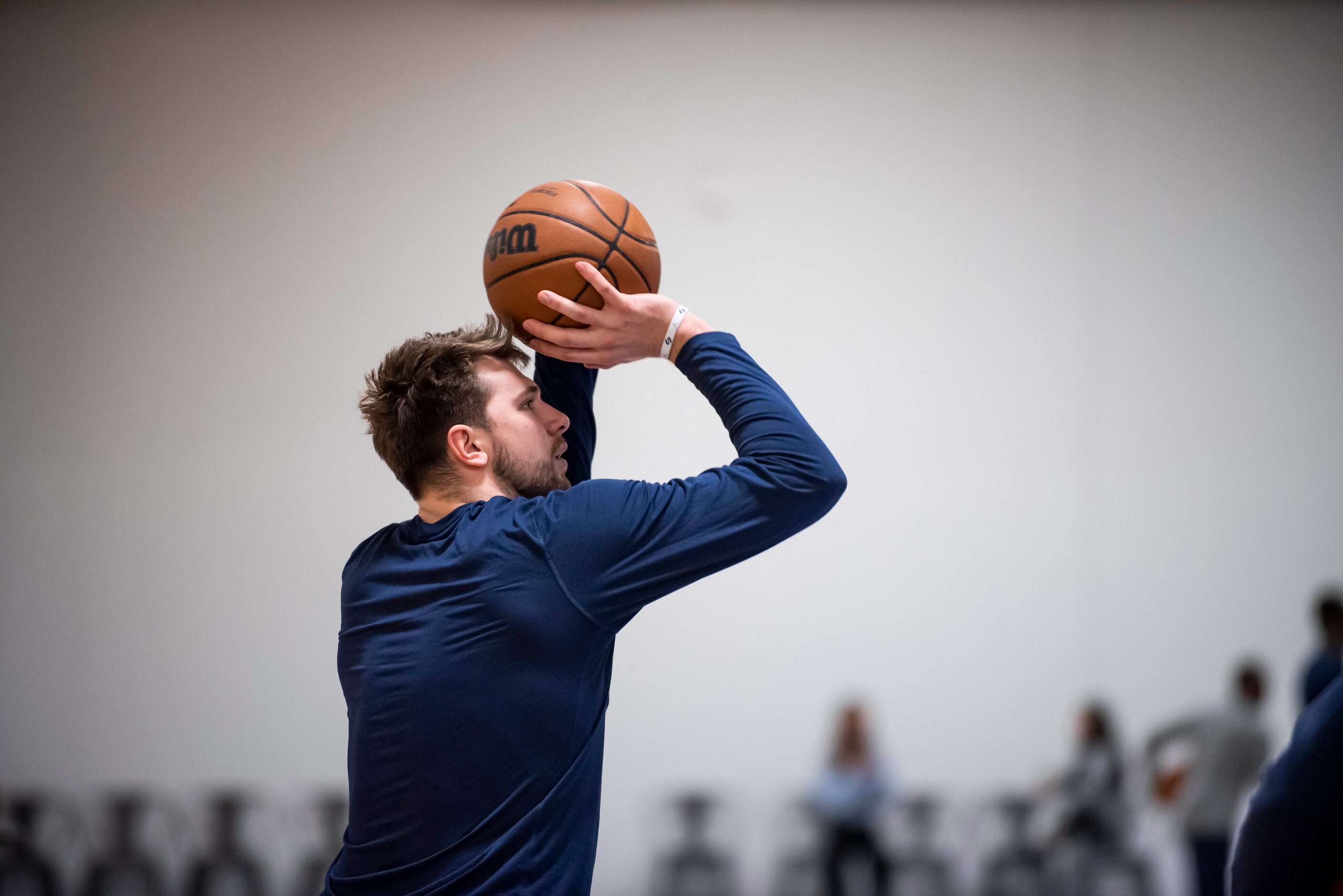 Dallas Mavericks point guard Luka Doncic (77) shoots free throws while practicing at the...