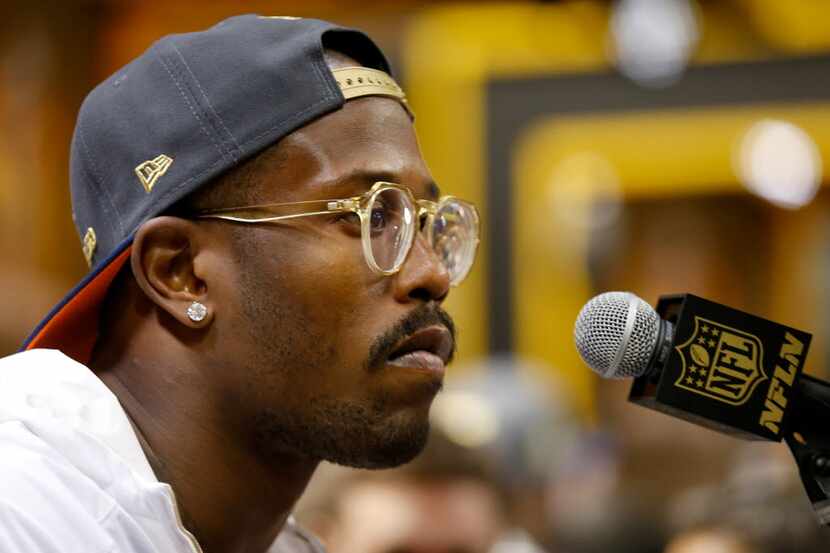 You never know what style of specs to expect on Von Miller