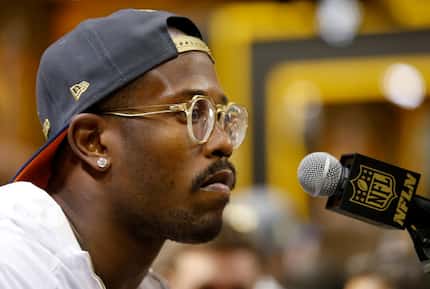 You never know what style of specs to expect on Von Miller