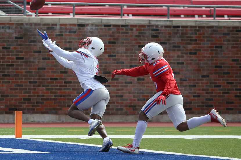 Southern Methodist Mustangs wide receiver James Proche (3) misses a catch against Southern...