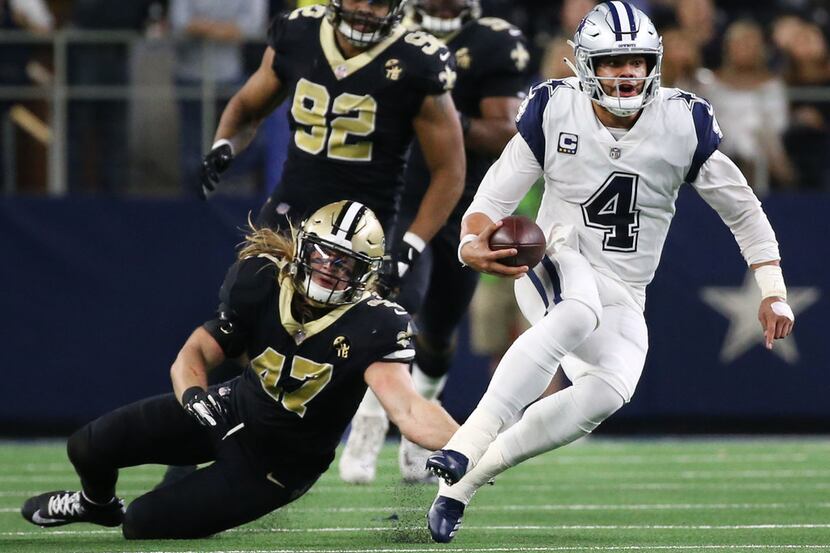 Dallas Cowboys quarterback Dak Prescott (4) runs the ball against New Orleans Saints middle...