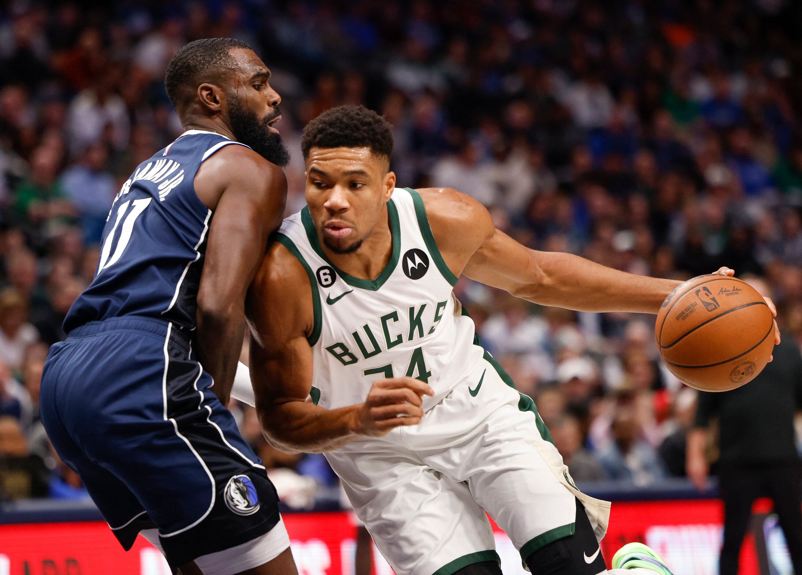 Milwaukee Bucks forward Giannis Antetokounmpo (34) drives around Dallas Mavericks forward...