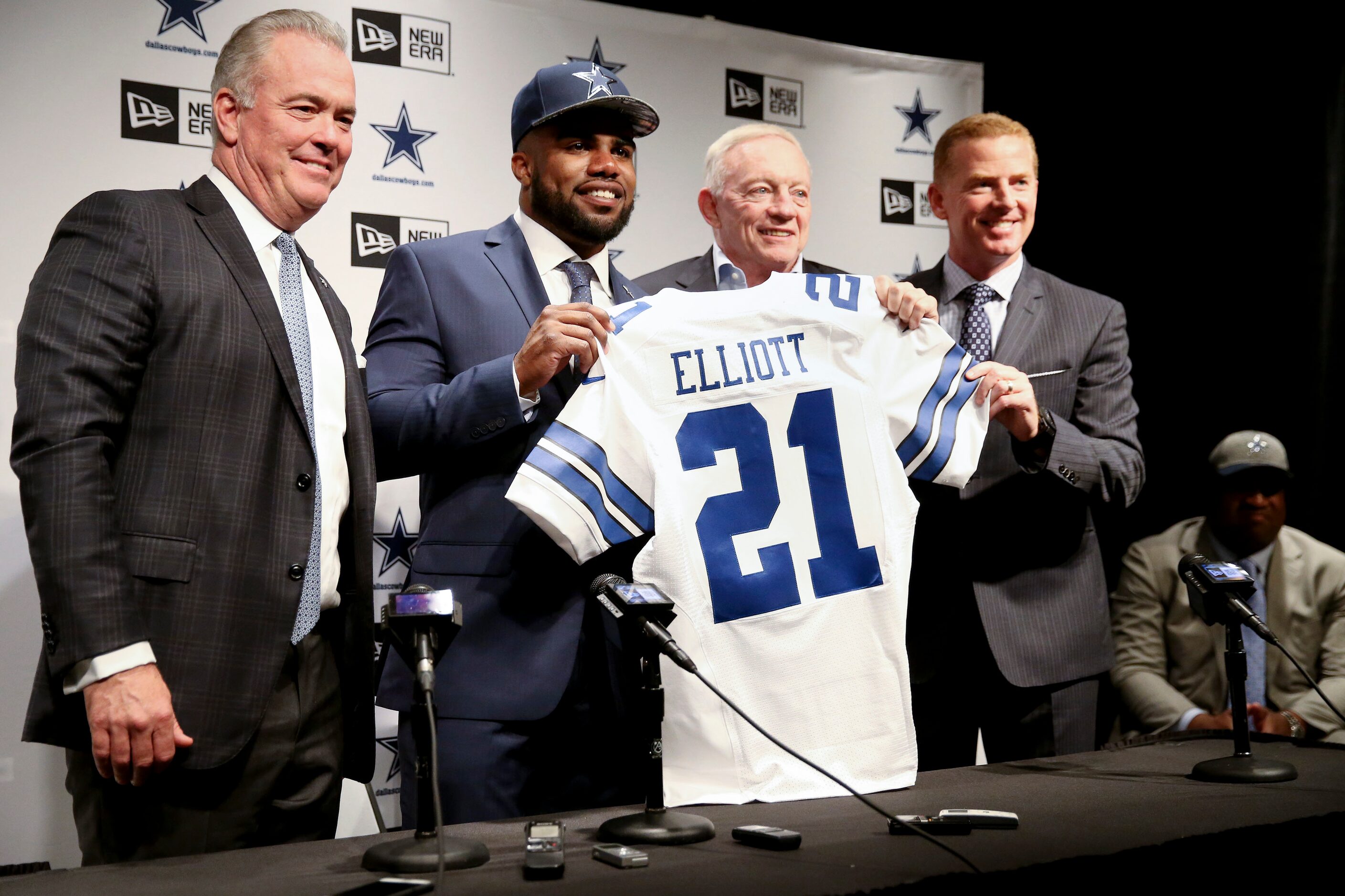 Dallas Cowboys executive vice president Stephen Jones (from left), running back Ezekiel...