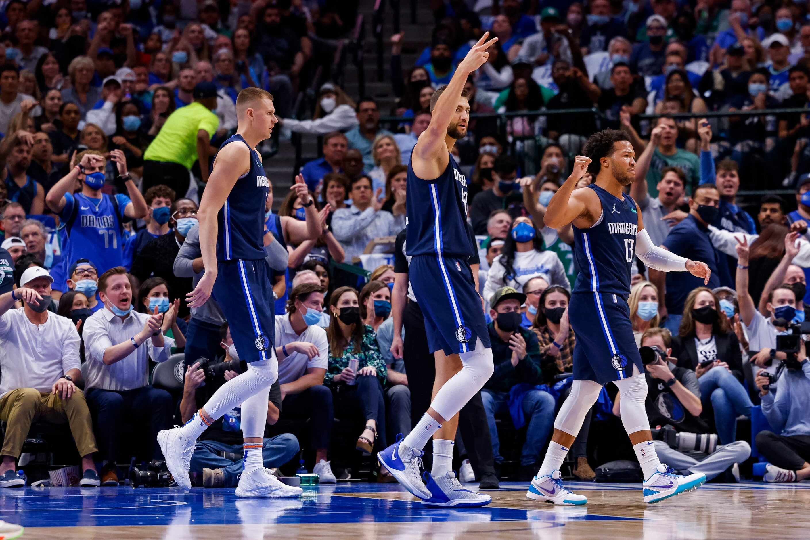 Players celebrate a shot made by Dallas Mavericks center Kristaps Porzingis (6) during the...