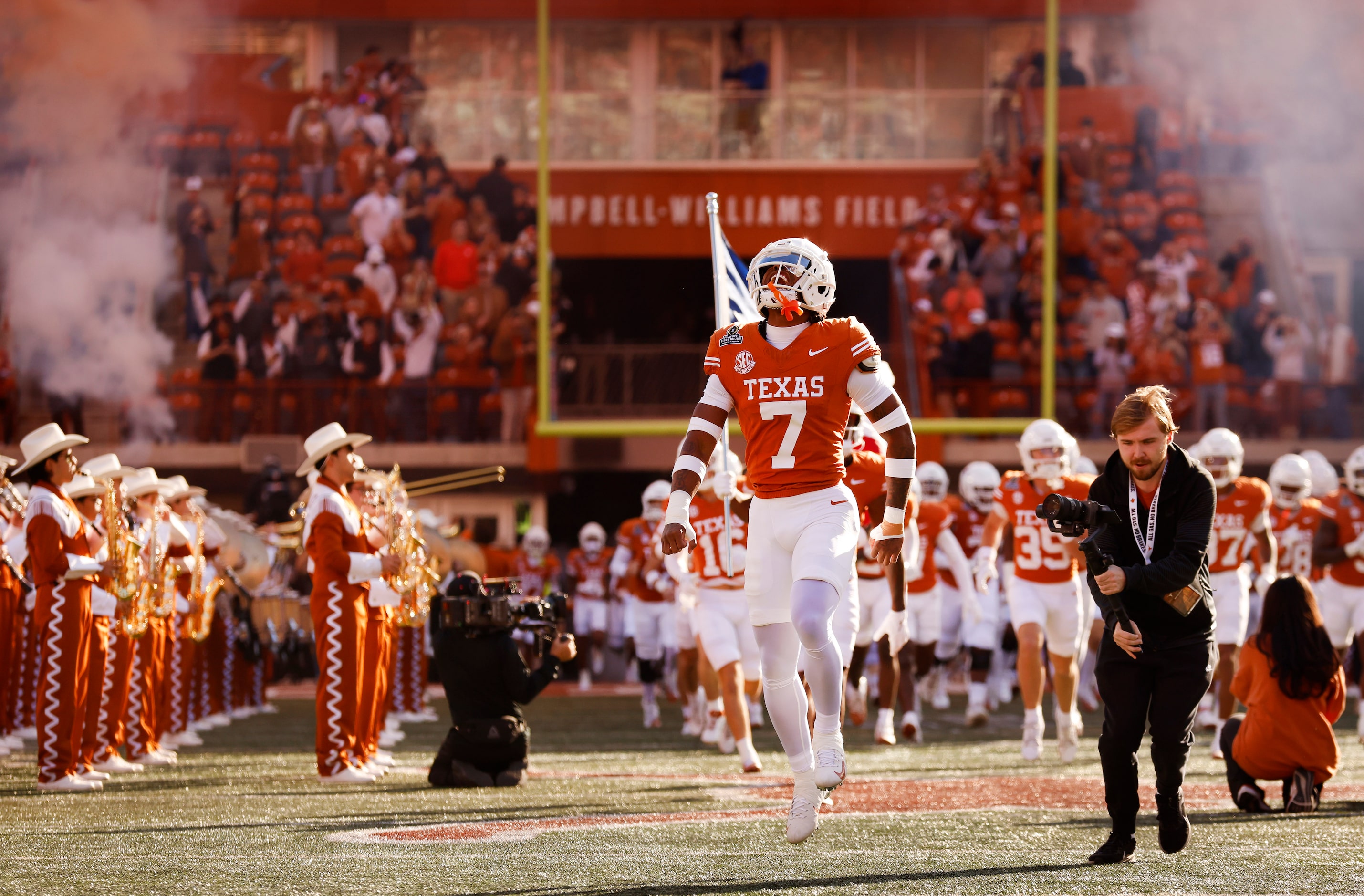 Texas Longhorns wide receiver Isaiah Bond (7) skips down the field as the team takes the...