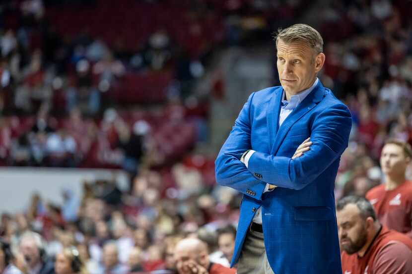 Alabama head coach Nate Oats reacted to an Alabama turnover during the second half of an...