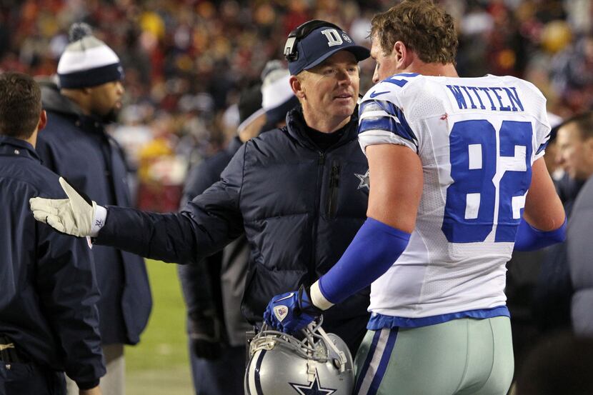 Dallas Cowboys head coach Jason Garrett talks with Dallas Cowboys tight end Jason Witten...