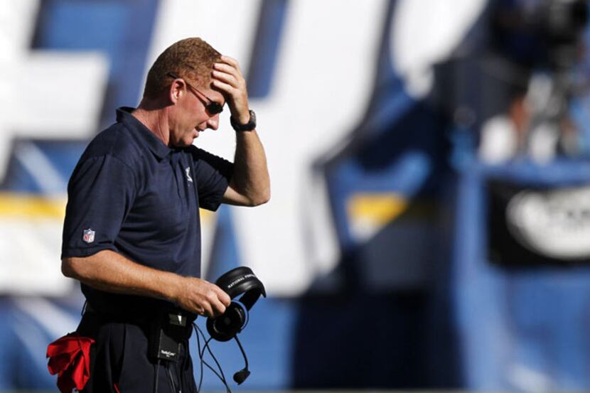 Dallas Cowboys head coach Jason Garrett reacts after a fumble by Dallas Cowboys wide...