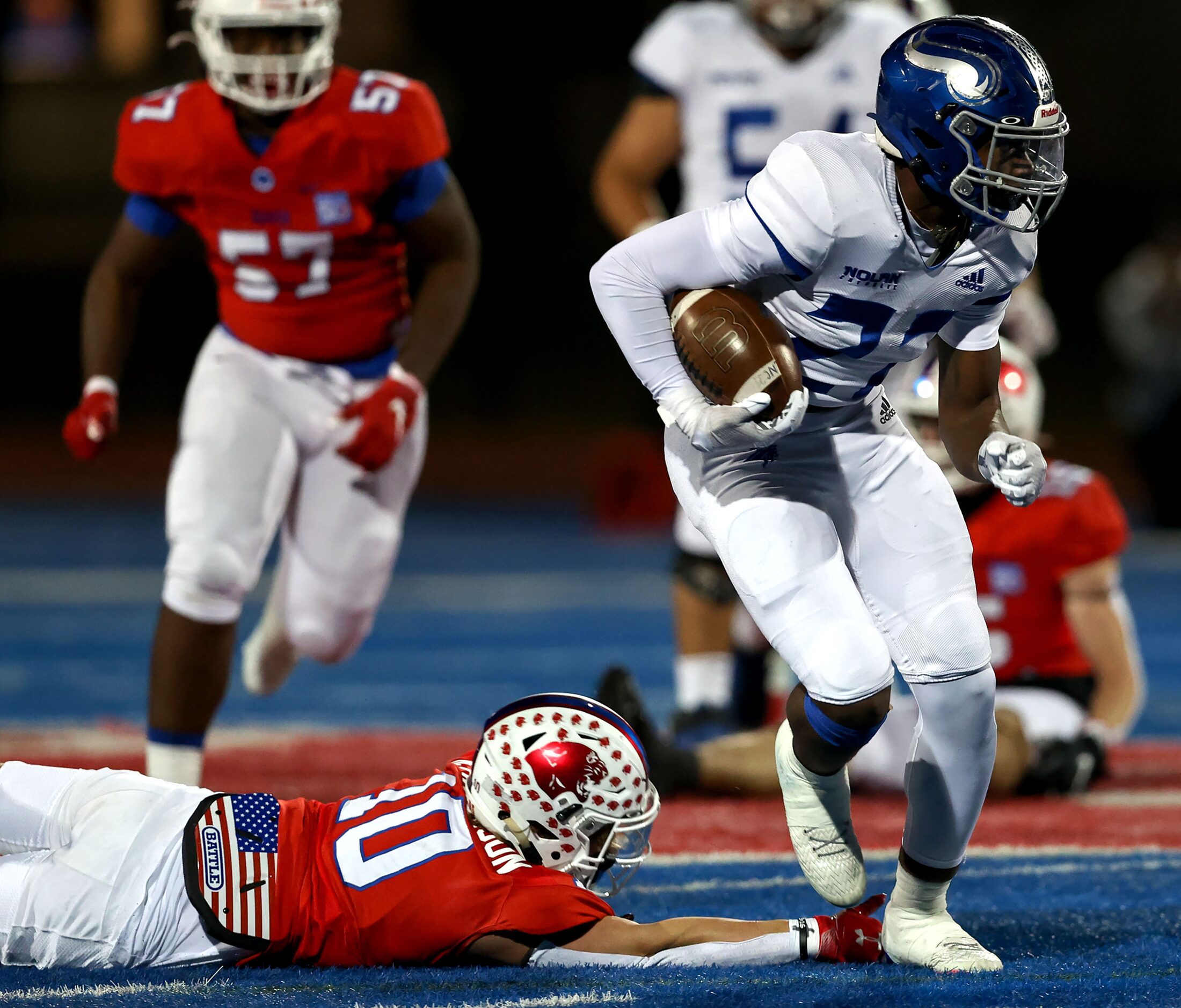 Nolan running back Kewan Lacy (22) gets past Parish defensive back Walker Anderson (10) and...