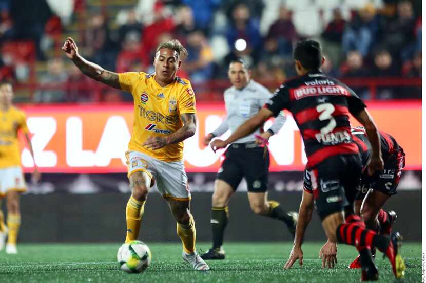 Eduardo Vargas  y los Tigres golearon 3-0 a Xolos en Tijuana en la Fecha 2 del torneo...