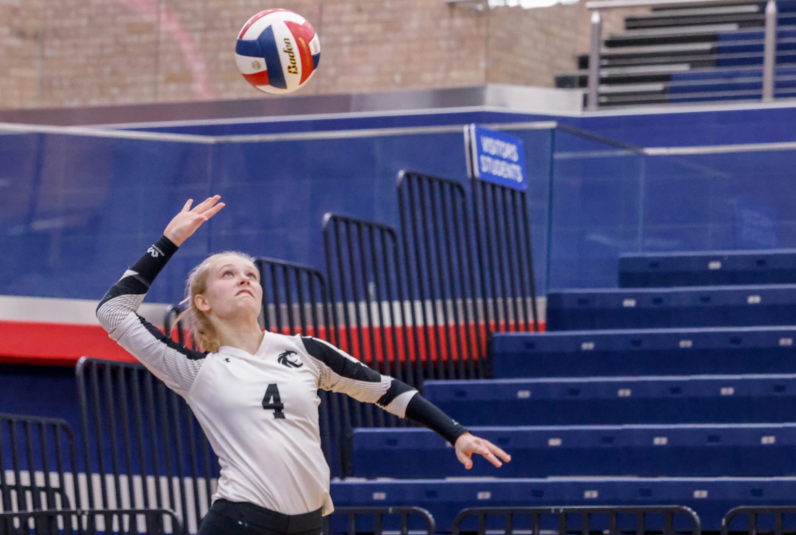 Denton Guyer junior Jordyn Tynsky (4) sets up a serve in the fifth set of a game against...