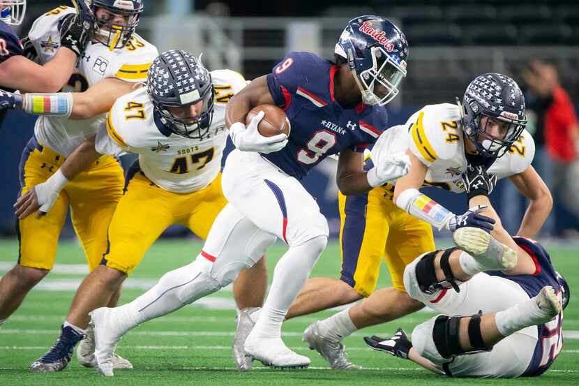 Denton Ryan running back Emani Bailey (9) tries to get around Highland Park linebacker Colby...