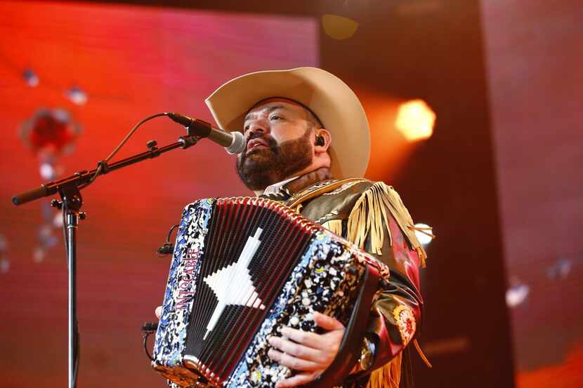 Ricky Muñoz de Intocable tuvo que abandonar un concierto en Monterrey, el viernes 2 de...
