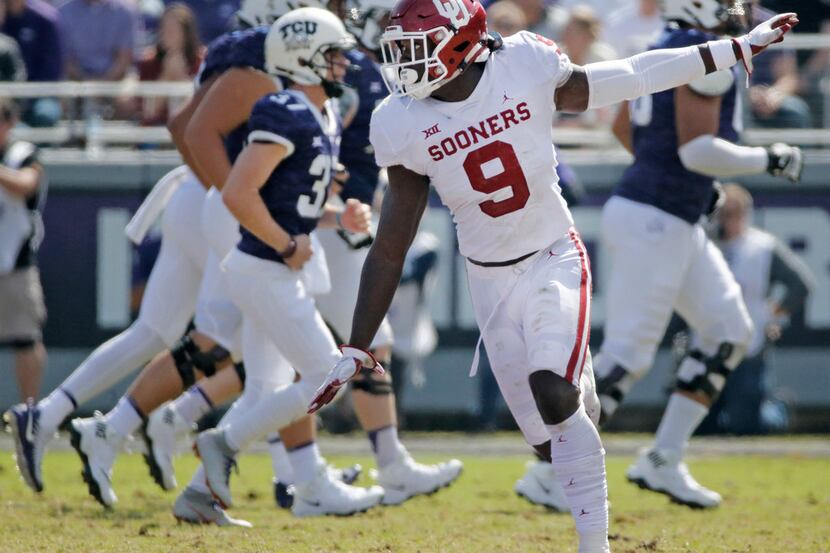 Oklahoma Sooners linebacker Kenneth Murray (9) celebrates a missed field goal by TCU in the...