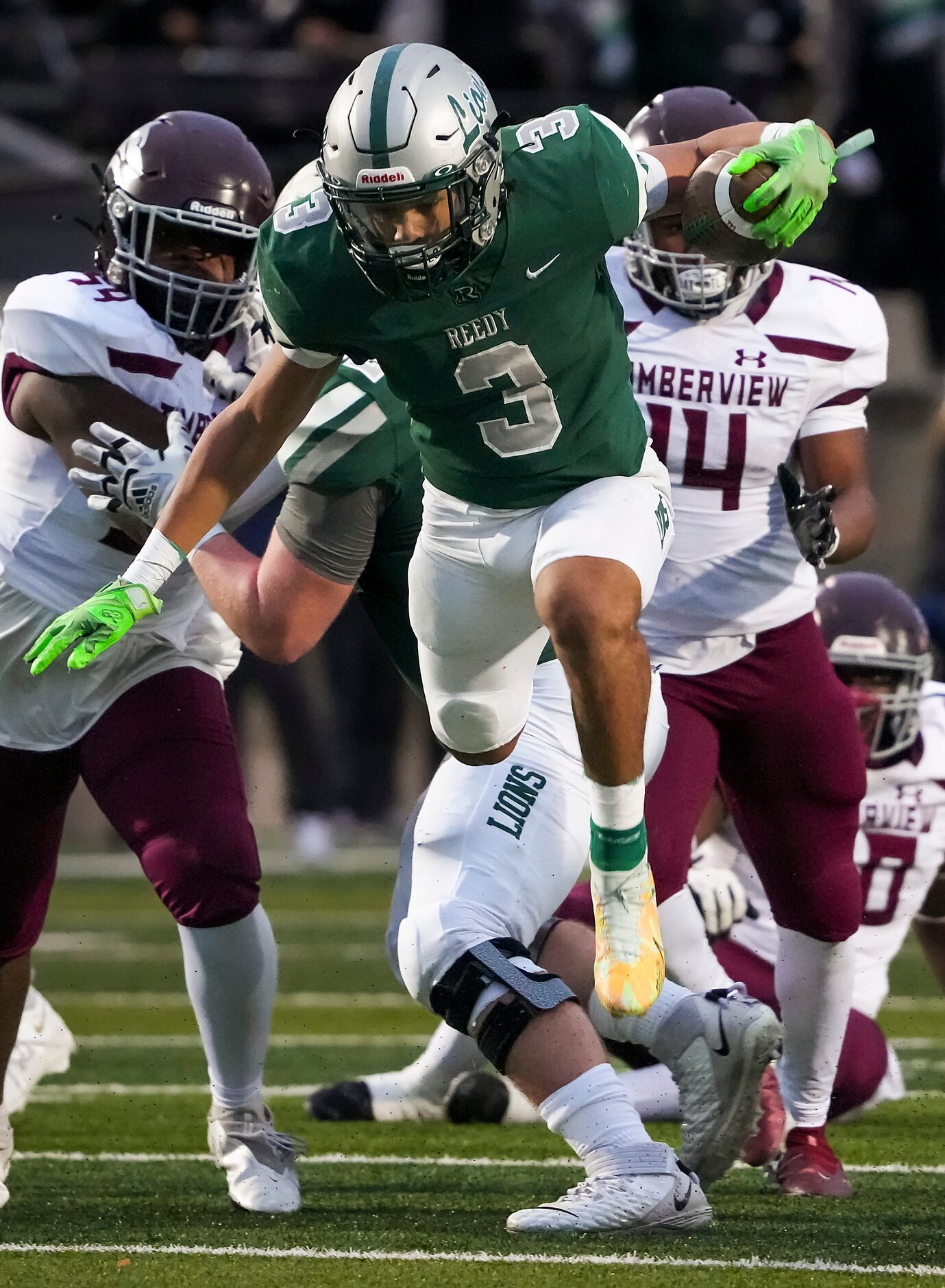 Frisco Reedy running back Dennis Moody (3) gets past Mansfield Timberview defensive linemen...