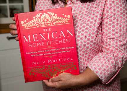 Mely Martínez con su publicación "Traditional Homestyle Mexican Recipes"