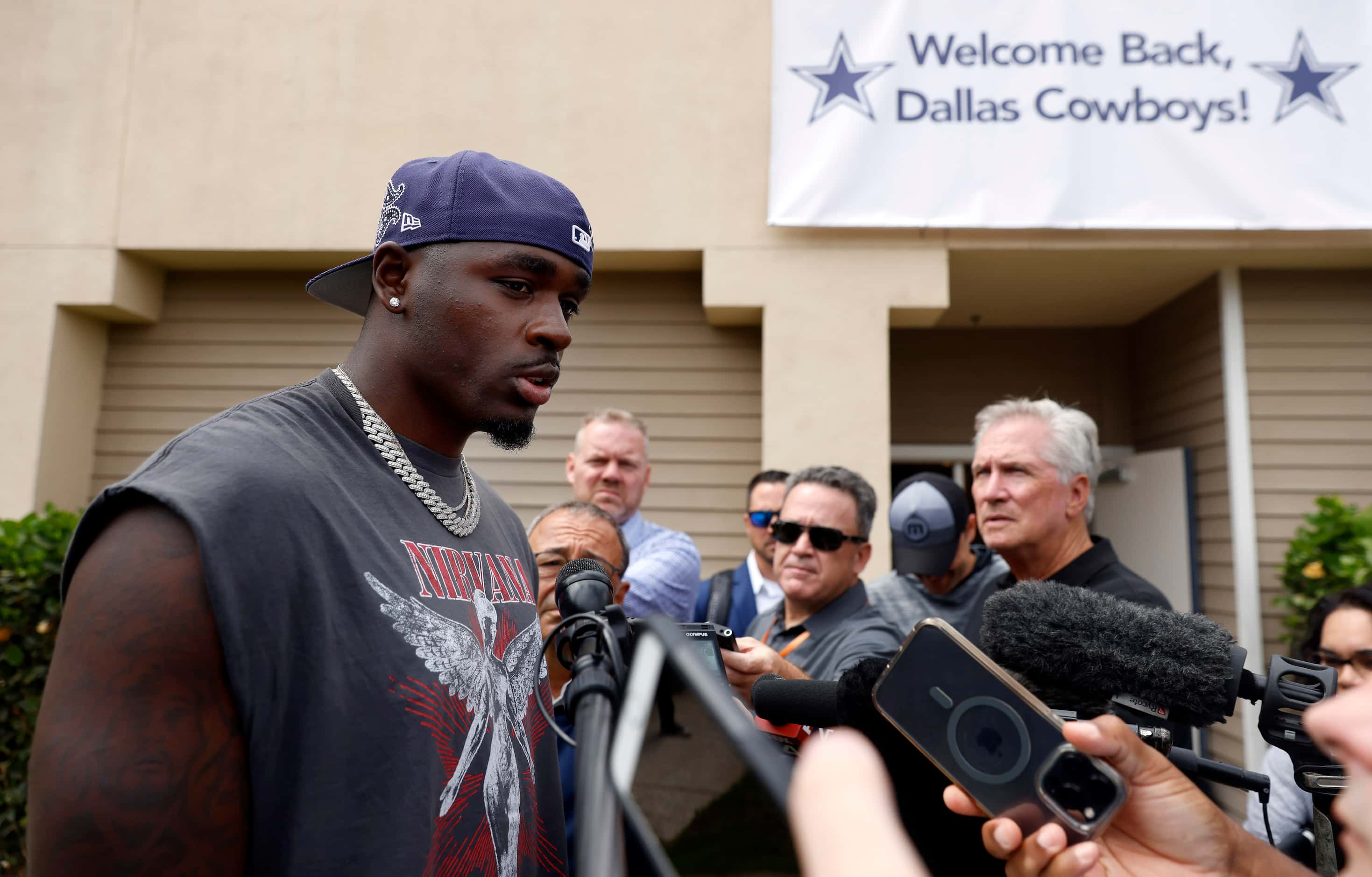 Dallas Cowboys safety Jayron Kearse answers questions from sports reporters after arriving...