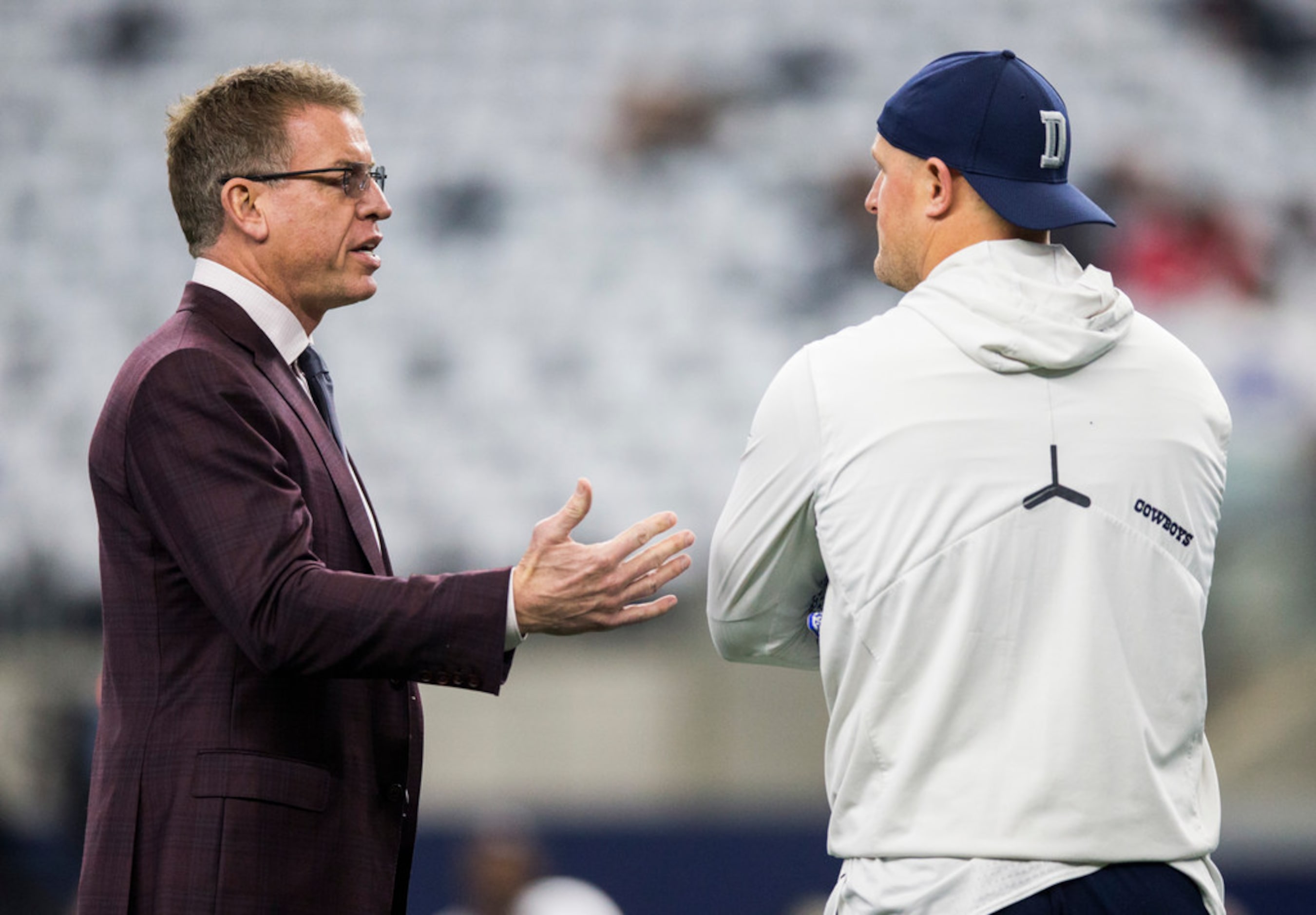 Dallas Cowboys tight end Jason Witten (82) talks with sports commentator and former Dallas...