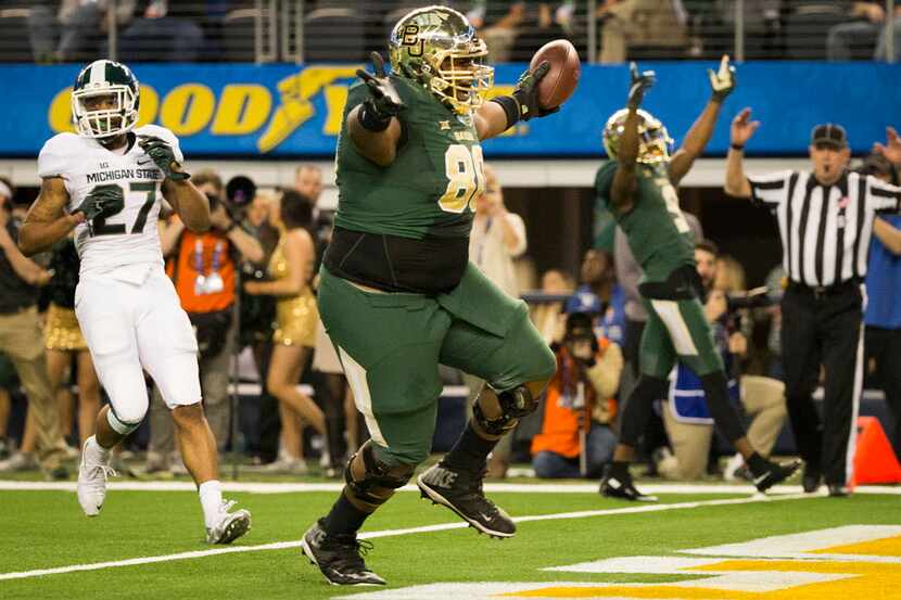 Baylor offensive lineman LaQuan McGowan (80) races past Michigan State safety Kurtis...