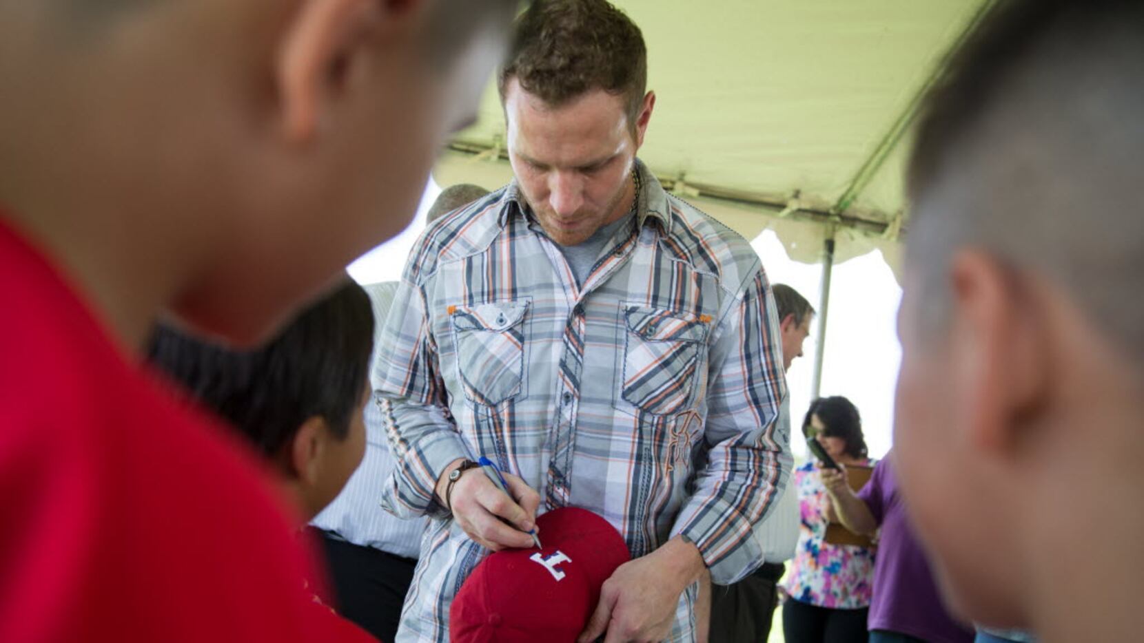 Rangers outfielder Josh Hamilton signs autographs for kids involved in the Mercy Street West...