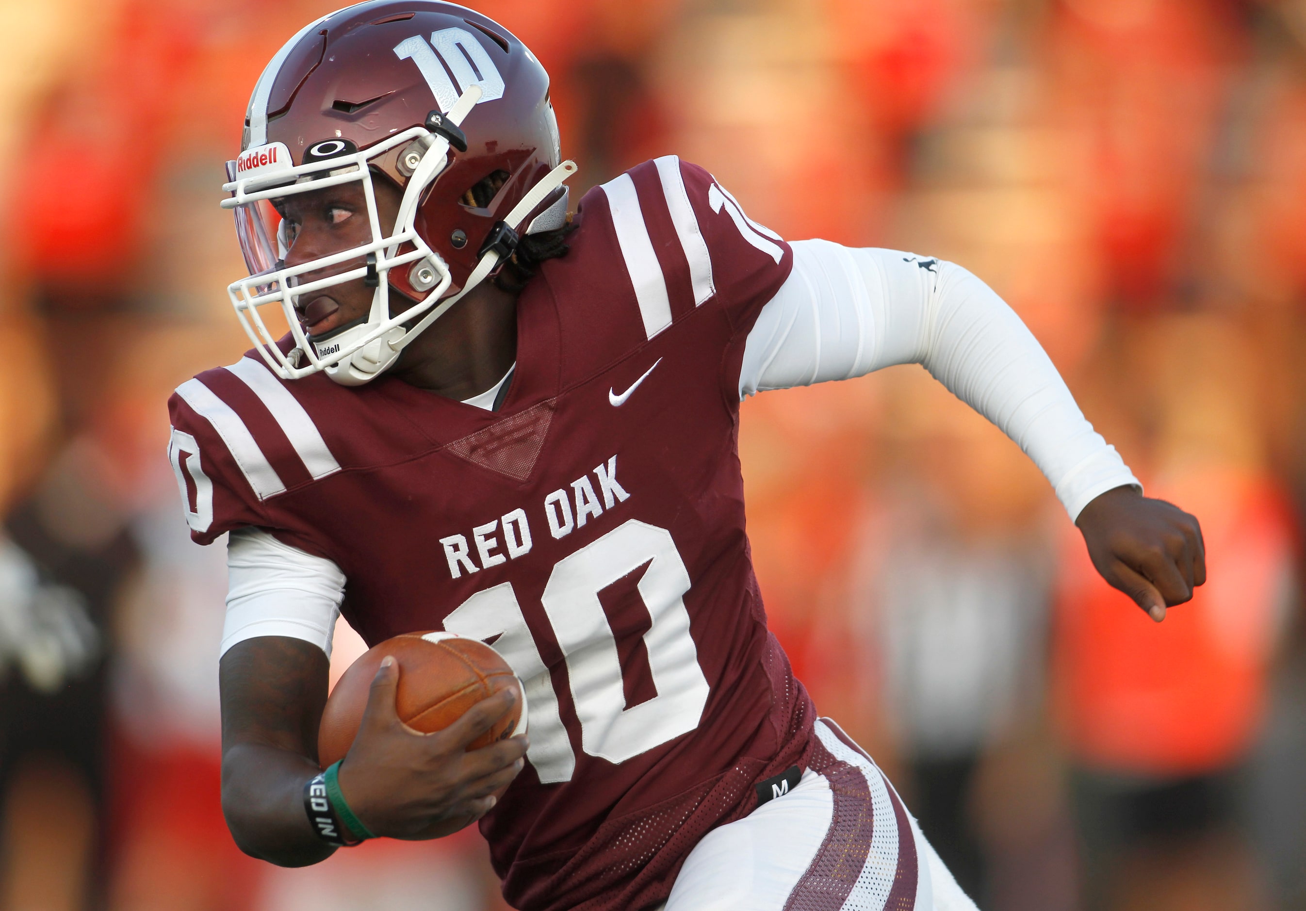 Red Oak quarterback Jaylon Robinson (10) cuts inside for good yardage during a first quarter...