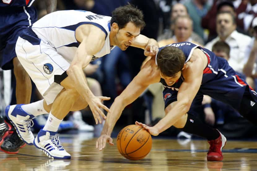 Minnesota Timberwolves center Gorgui Dieng (5), left, defends against Dallas Mavericks power...