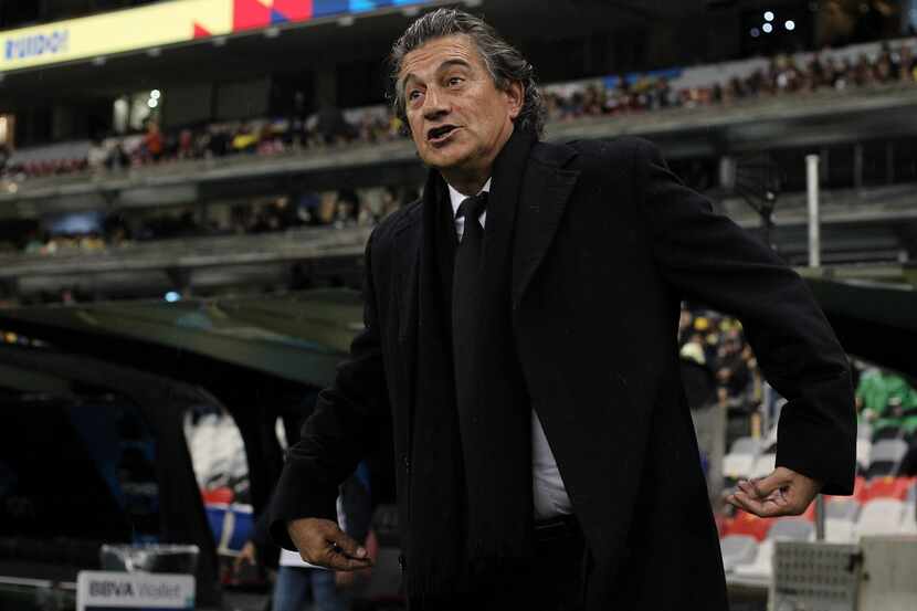 El director técnico argentino Rubén Omar Romano se encuentra fuera de peligro, luego de ser...