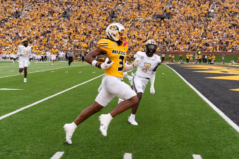 Missouri wide receiver Luther Burden III (3) scores a touchdown past Vanderbilt safety...