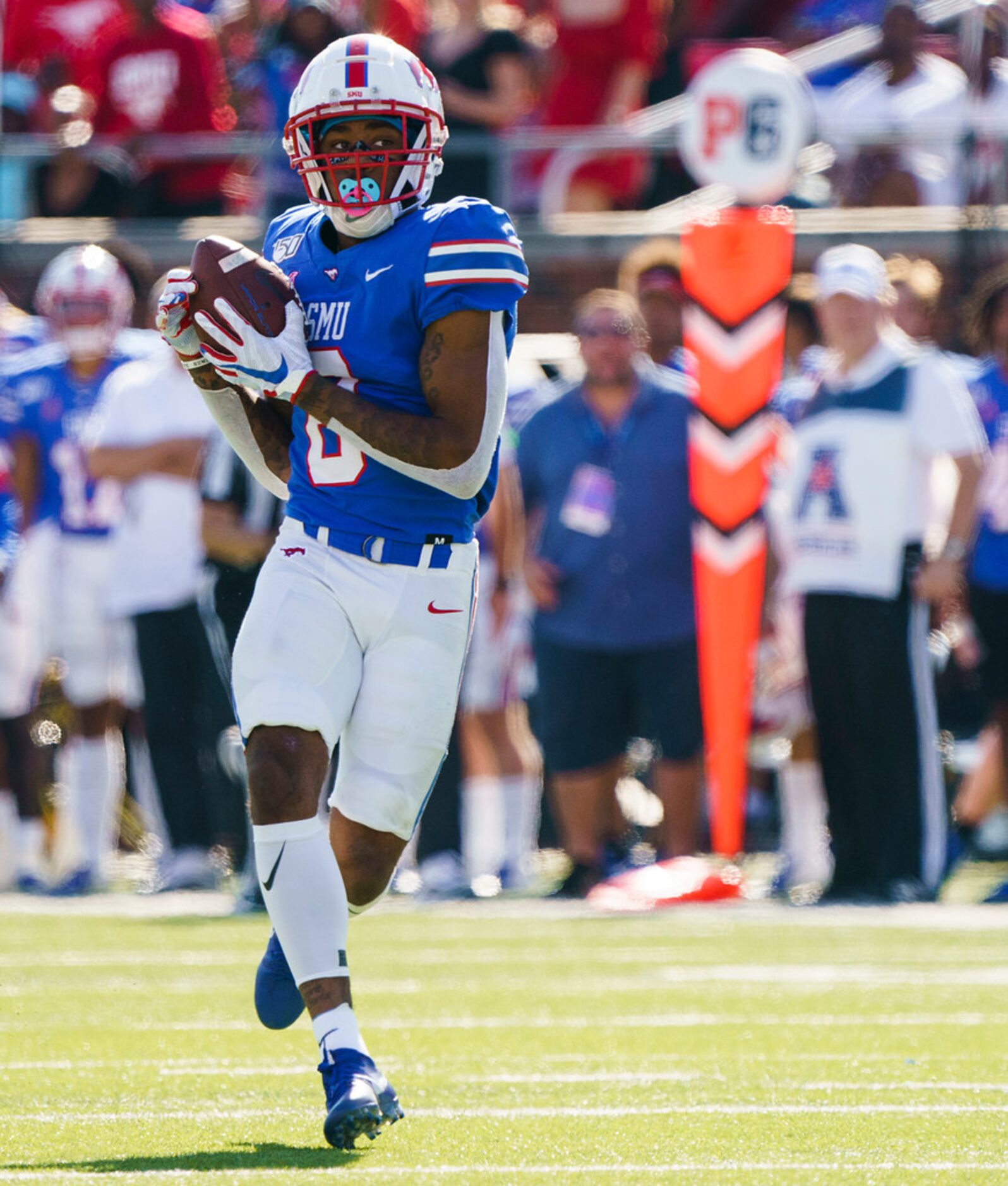 SMU wide receiver Reggie Roberson Jr. (8) hauls in a 75-yard touchdown pass from quarterback...