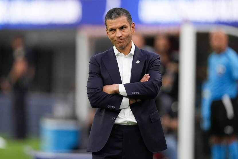 El entrenador de México Jaime Lozano reacciona durante el partido contra Venezuela por el...