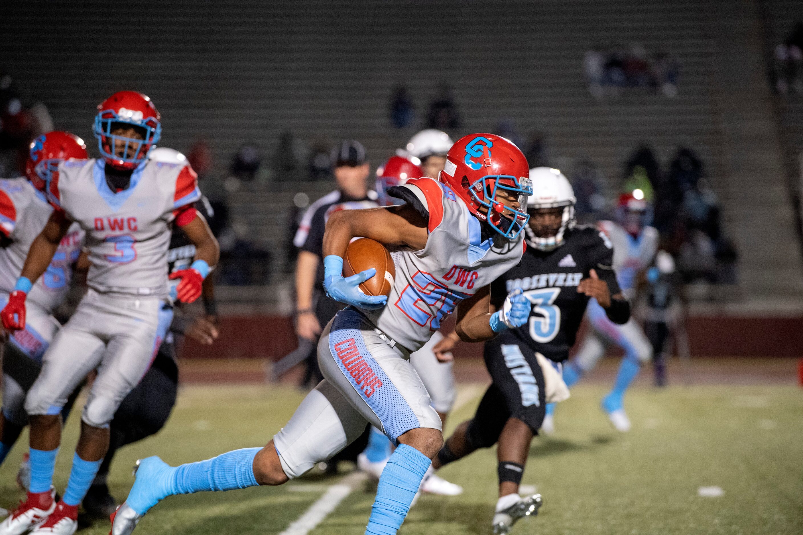 Carter junior running back Edward Robinson (28) runs upfield against Roosevelt in the first...