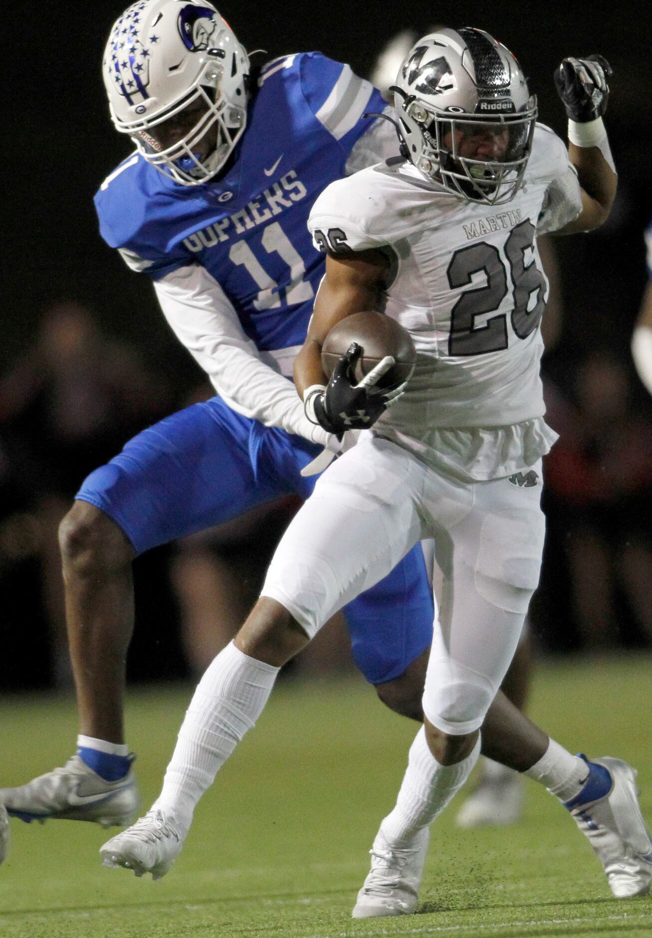 Arlington Martin running back Sergio Snider (26) rambles for 35 yards before he is stopped...