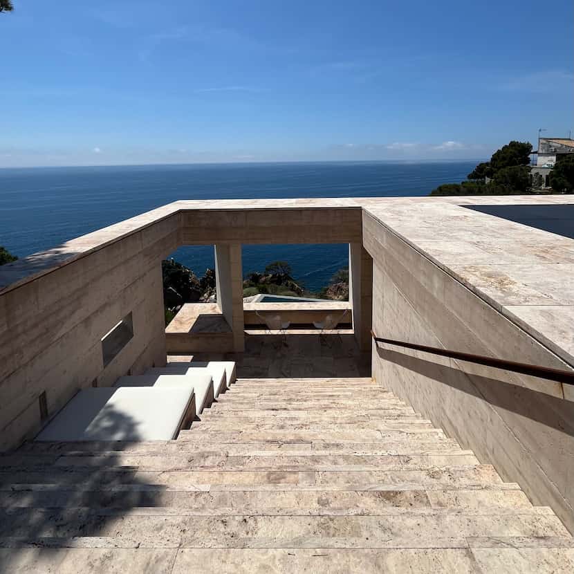 To enter the weekend home of architects Fuensanta Nieto and Enrique Sobejano in the hills...