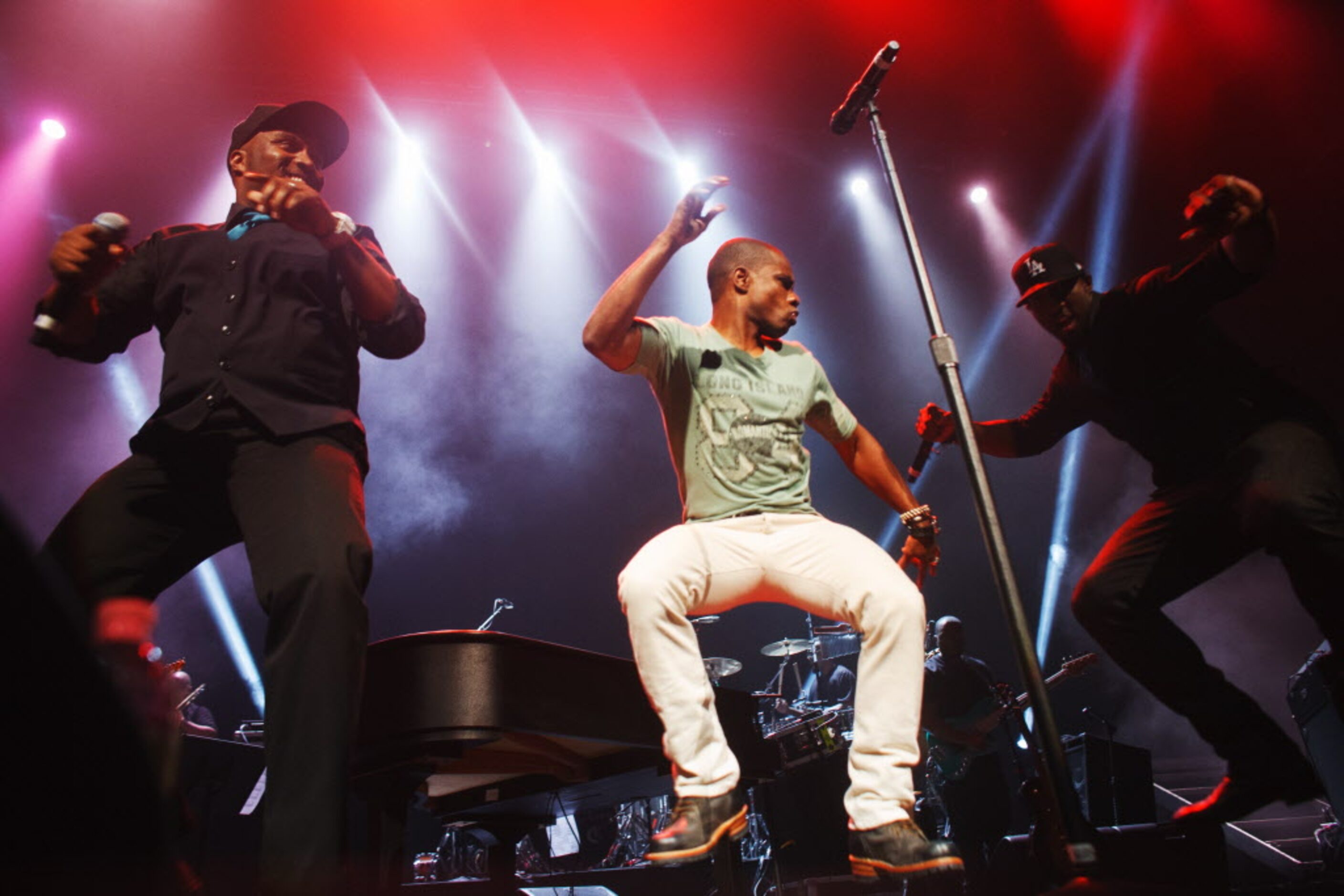 Kirk Franklin performs during The King's Men gospel tour show at the Verizon Theatre on...