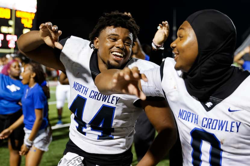 North Crowley’s Naeta Hinson (44), and his teammates celebrate after winning against Trinity...