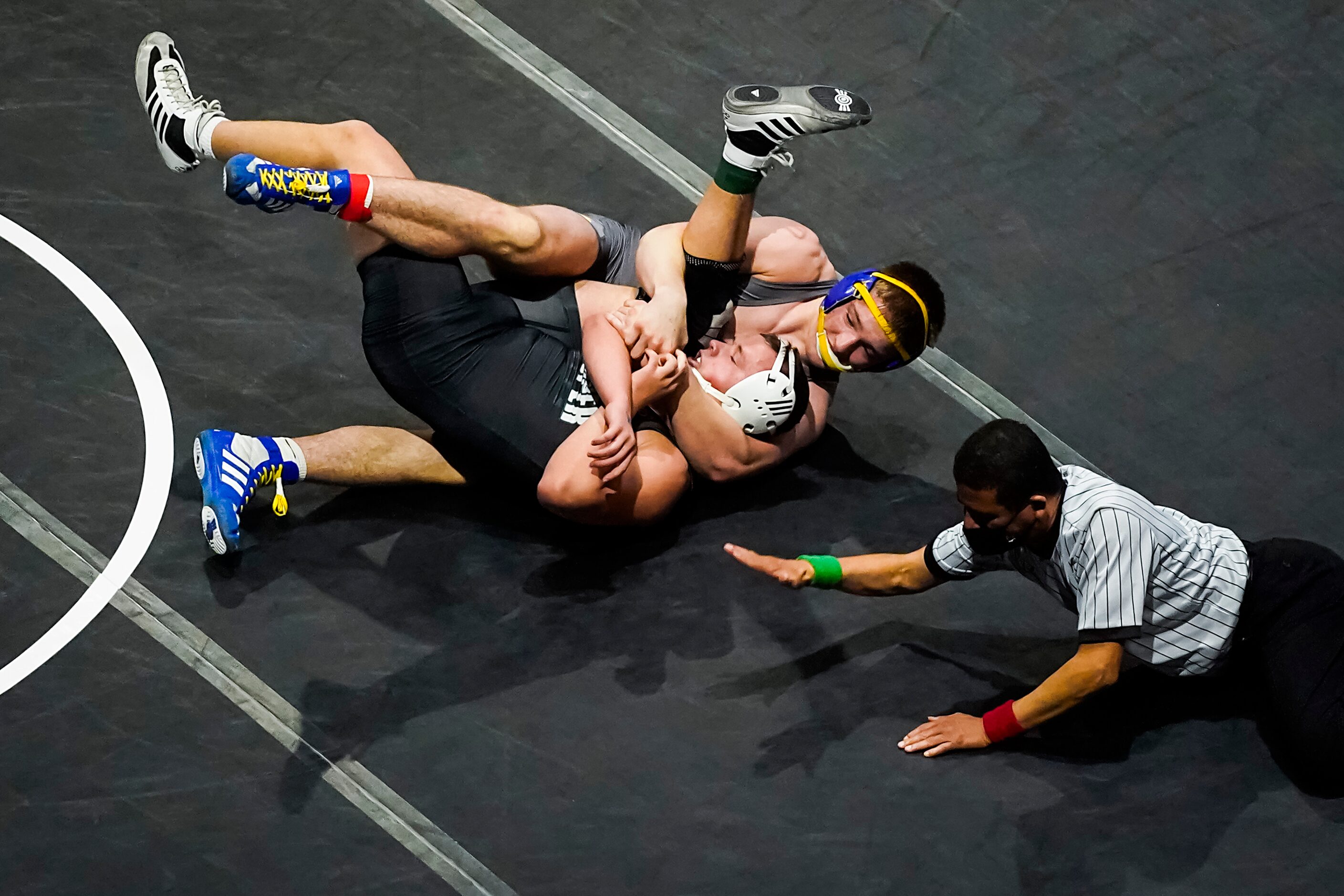 Eli Sheeren of Klein pins Chase Parham of Prosper for the 6A boys 195-pound championship...