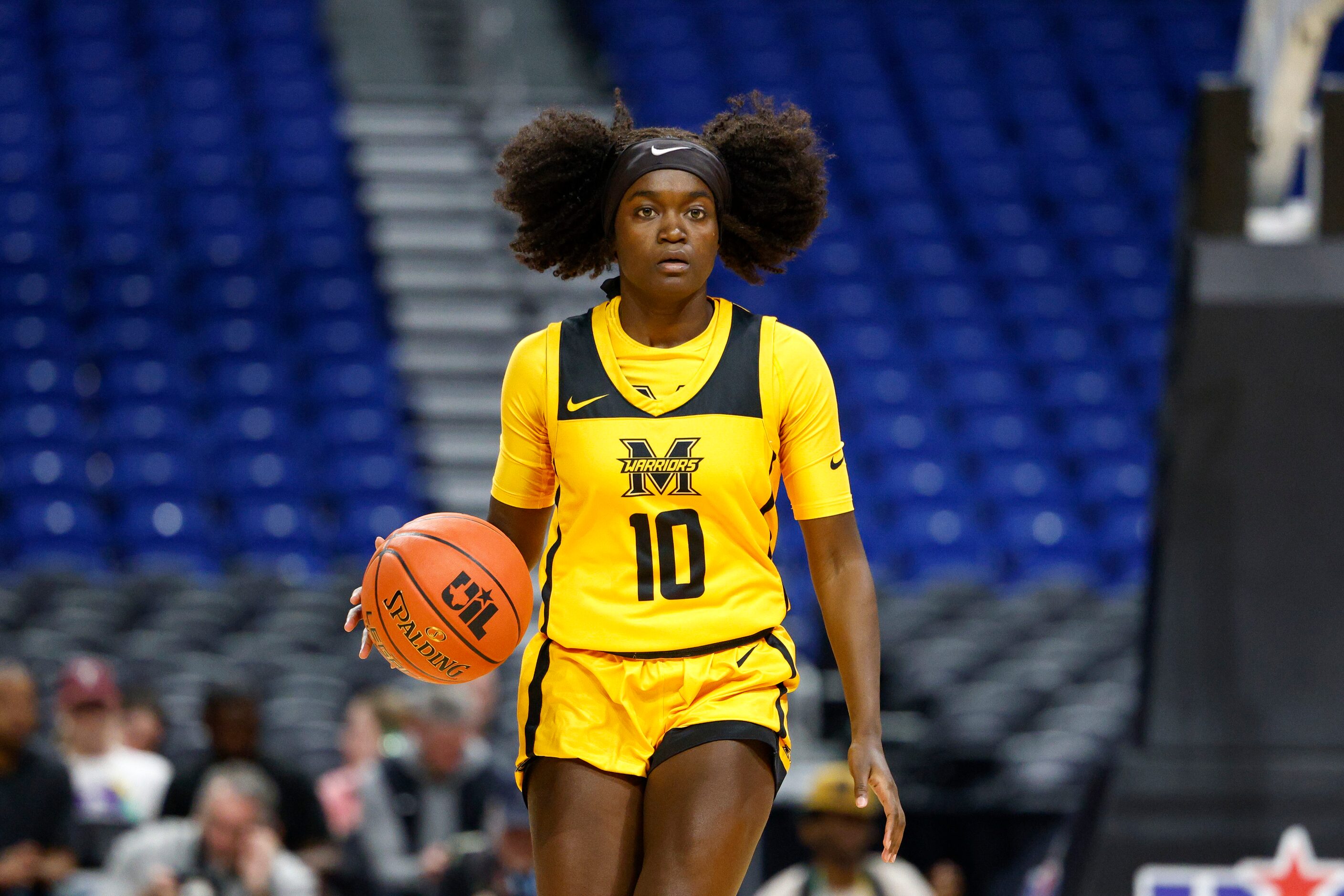 Frisco Memorial guard Jasmyn Lott (10) dribbles the ball during the first half of the Class...