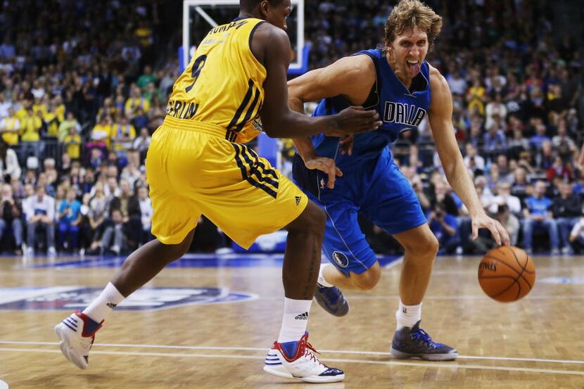 BERLIN, GERMANY - OCTOBER 06:  Dirk Nowitzki (R) of Dallas is challenged by Deon Thompson of...
