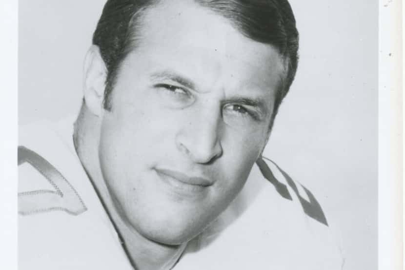 Former Cowboy Mike Gaechter died Monday of heart failure.