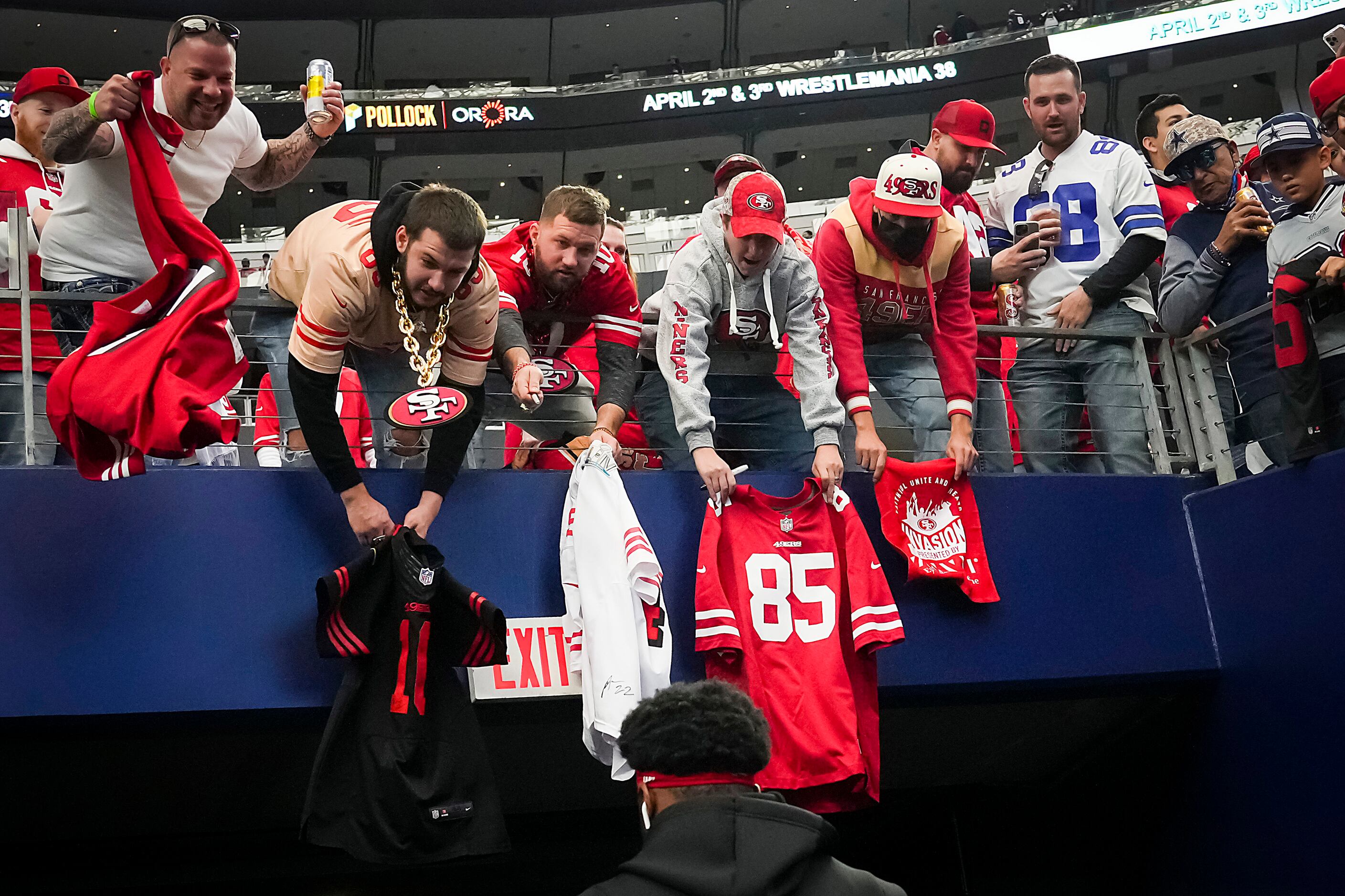 Dallas Cowboys outnumber 49ers fans at AT&T Stadium