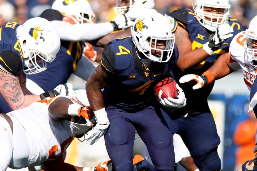 MORGANTOWN, WV - NOVEMBER 14:  Wendell Smallwood #4 of the West Virginia Mountaineers rushes...